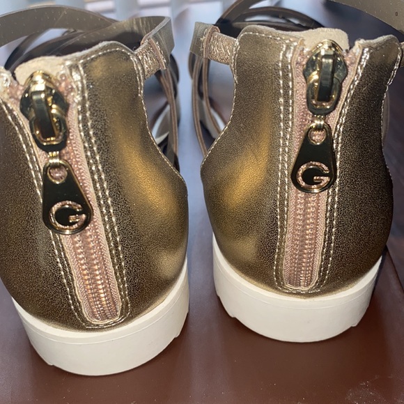 “GBG Guess” Flat Sandals with fashion Back Zipper. - Picture 4 of 6
